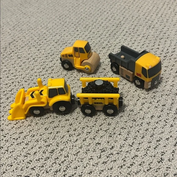 BRIO Yellow Construction Toy Vehicle Set - Picture 2 of 3